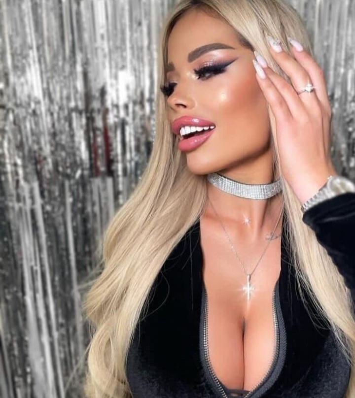 Индивидуалка Dasha Vip стройная исполнит анальный секс и примет у себя